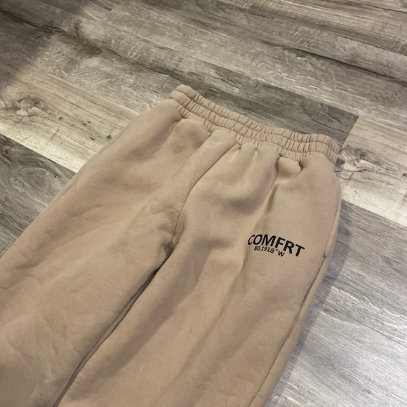 Tan comfrt sweatpants - Picture 2 of 3